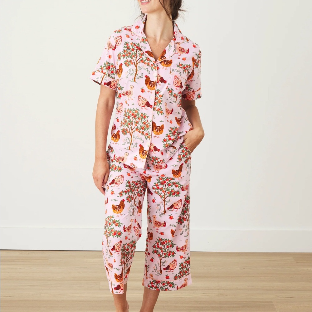 Short Sleeve Top & Cropped Pants Set in Hen House - Ballet Pink